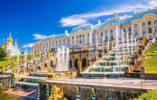 Санкт-Петербург стал лидером продаж туров на майские праздники