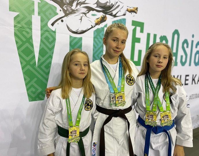 Сёстры-каратистки из Великого Новгорода привезли 5 медалей с соревнований «Кубок Евразии»